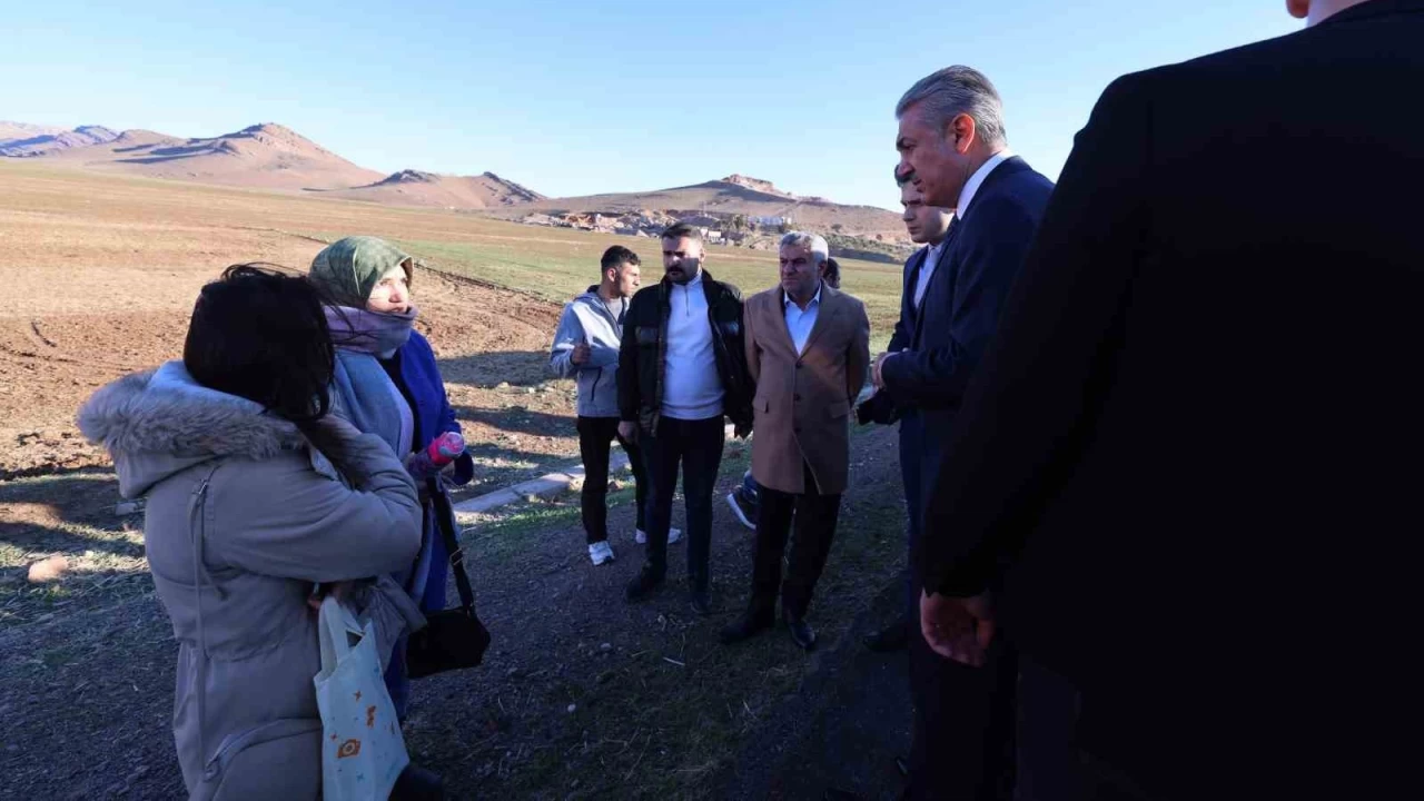 Mardin'de ��retmen servisi ile otomobil �arp��t�: 12 yaral�