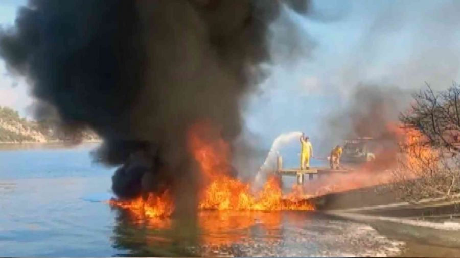 Marmaris'te yanan tekne k�le d�nd�