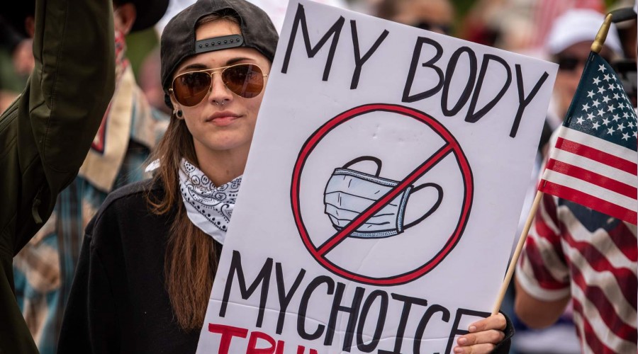  Maske kar��t� protestolar art�yor