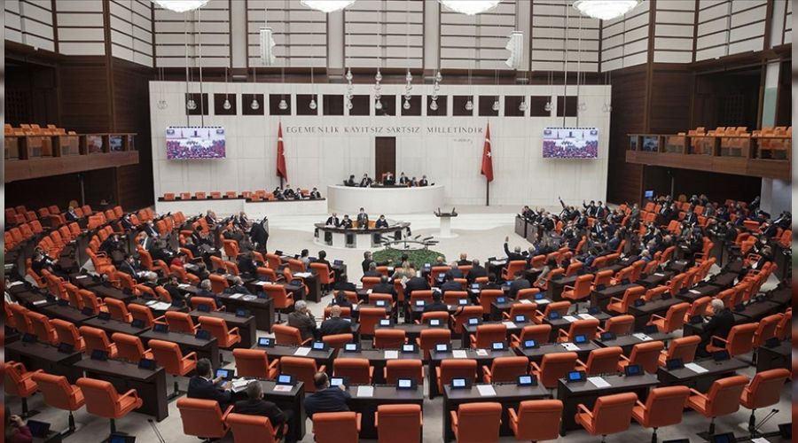 Meclis kafasına göre takılıyor