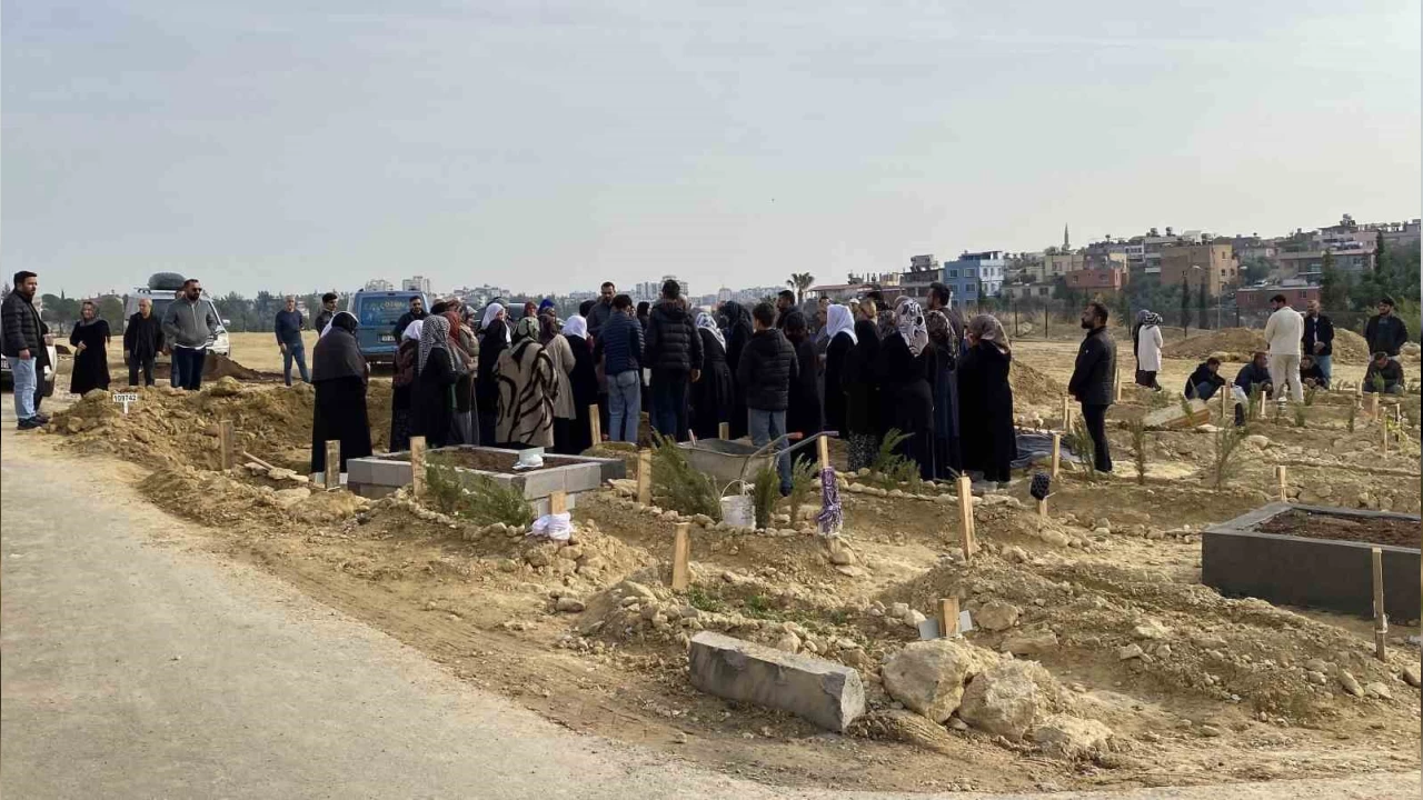 Mersin'de babasnn ldrd ocuk topraa verildi