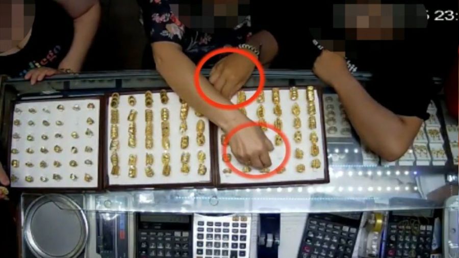 Mersin'de trnaklk yntemi ile kuyumcudan altn alan zanllar yakaland