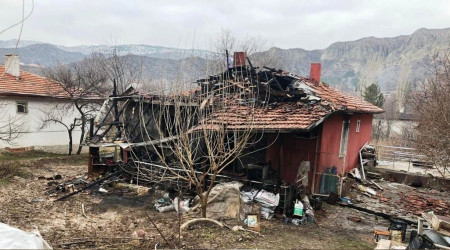 Misafir olarak gittiği evde yanarak öldü