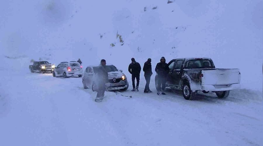 Mu�'ta mahsur kalan 50 ara�taki 100 ki�i kurtar�ld�