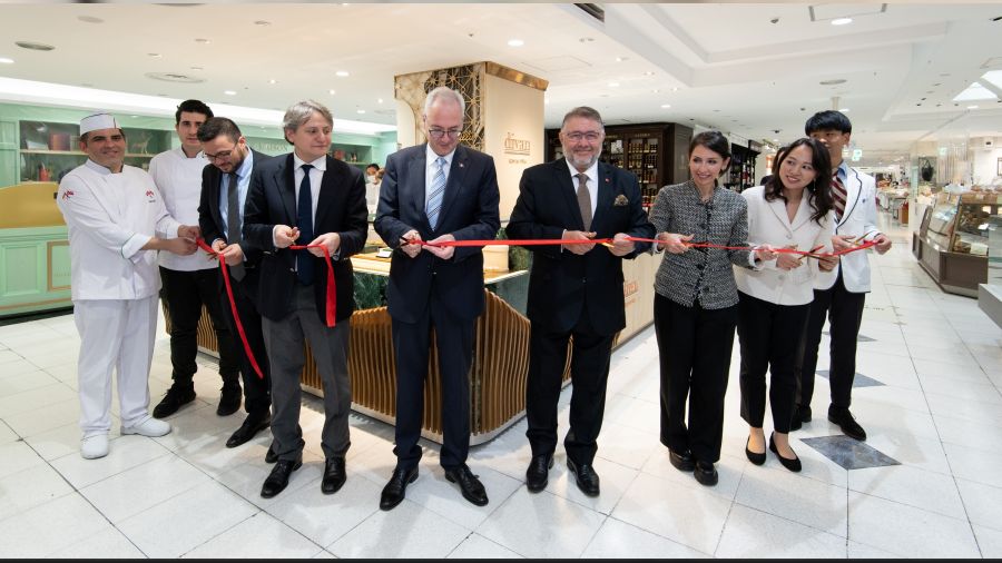  Nadir G�ll� ilk �ubesini Tokyo'ya a�t�