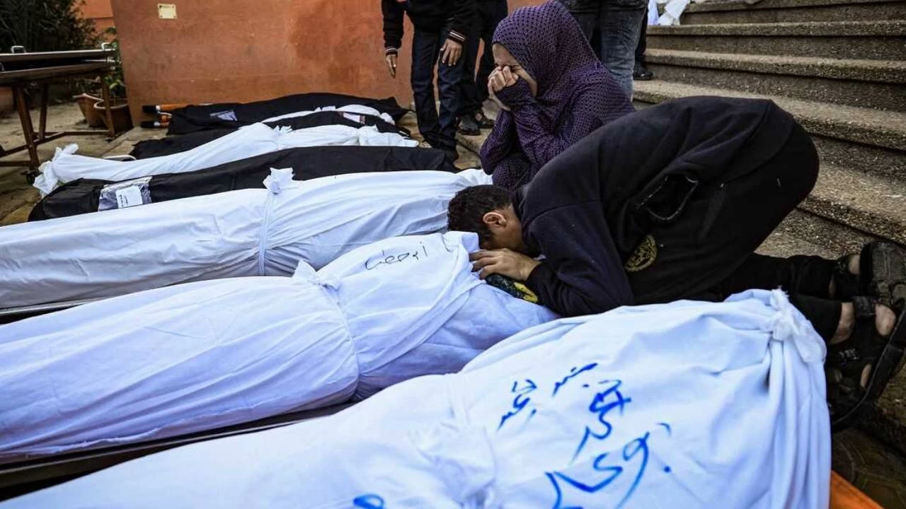Nas�r Hastanesinde 150 cenaze toplu mezara defnedildi