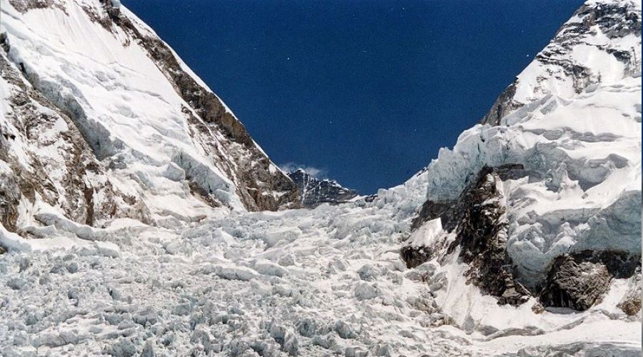 Nepal'de ortaokula çığ düştü: 11 yaralı