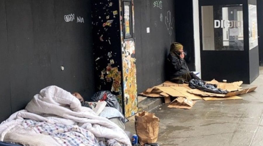 New York'ta evsizler, kar fırtınası ile mücadele ediyor