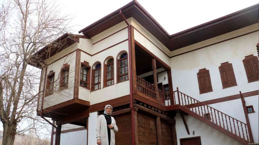 Nuri Demira'n hatralar yaad konakta sergileniyor