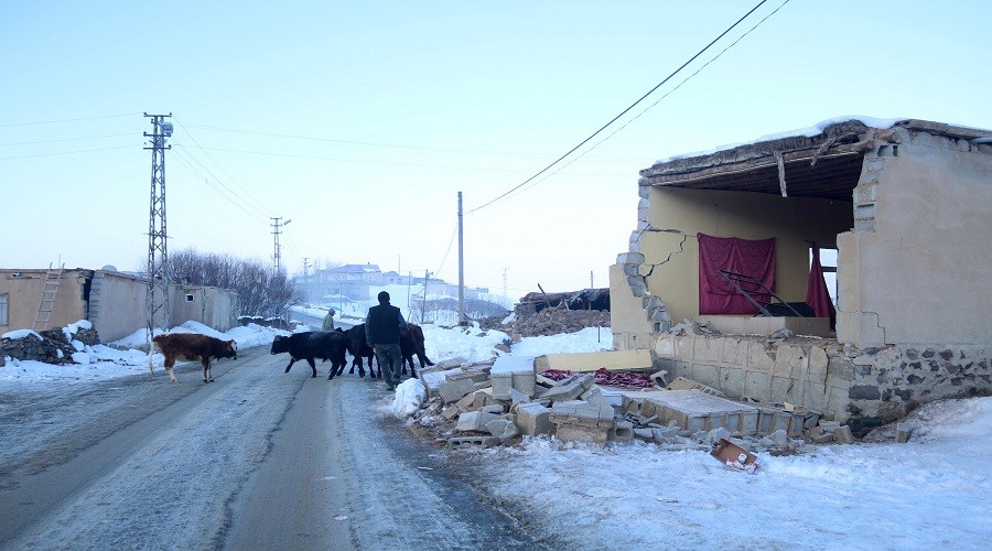 O k�yde sa�lam ev kalmad�