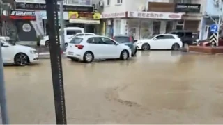 Ödemiş'te sağanak yağış hayatı olumsuz etkiledi