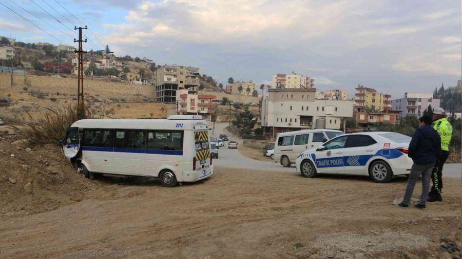 renci servisi toprak ynna arpt: 4 yaral