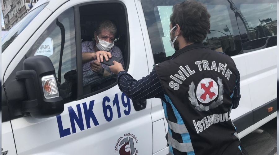 Okul çıkışı saatinde servis denetimleri sürdü