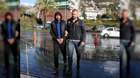 Okul hizmetlisi uyuşturucudan tutuklandı