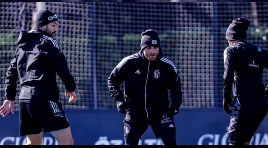 Önder Karaveli'den gençlere yakın ilgi