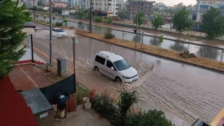 Osmaniye'de saanak ve frtnada sokaklar gle dnd