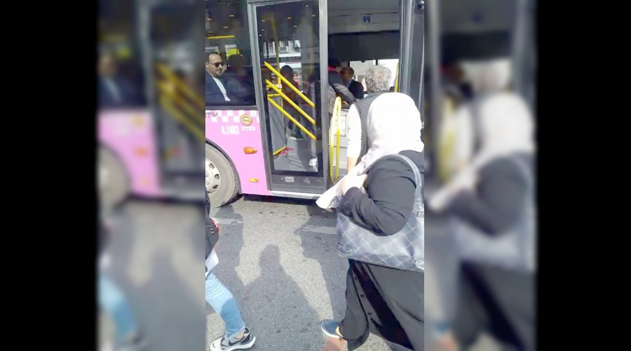 Otobüs şoförü ile yolcu birbirine girdi