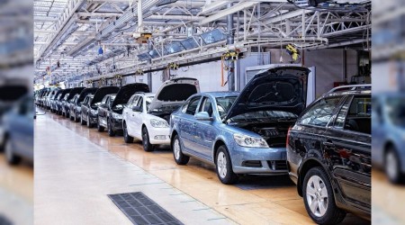 Otomobil alırken fiyat ve yakıt tüketimine bakıyoruz