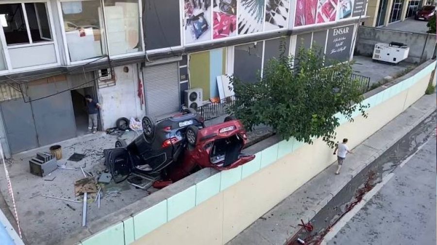 Otomobil ile 2'nci kattan düştü
