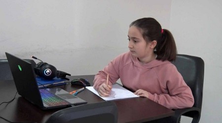 Öykü, matematik yarışmasında dünya birincisi