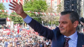 Özgür Özel, büyük emekli mitinginde konuştu: Hakkınızı söke söke alacağım!