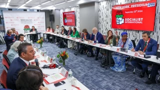 Özgür Özel New York’ta Sosyalist Enternasyonal Prezidyum toplantısına katıldı