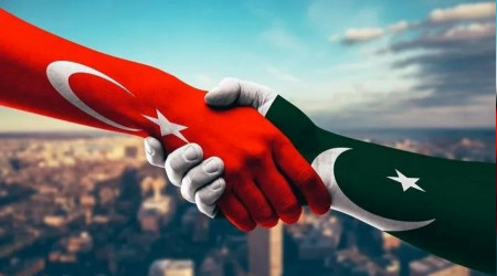Pakistan'dan Trkiye'ye 100 tonluk yardm malzemesi ve 10 milyar Rupi