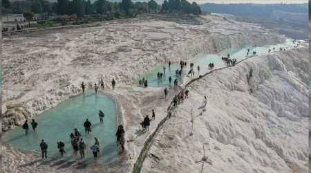 Pamukkale ara tatilde turiste doydu