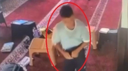 Pantolonunun içine sakladığı laptopu alıp kaçtı