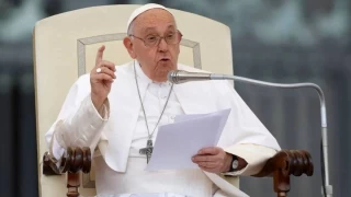 Papa Franciscus istifa etmeyi 'şu an düşünmediğini' açıkladı