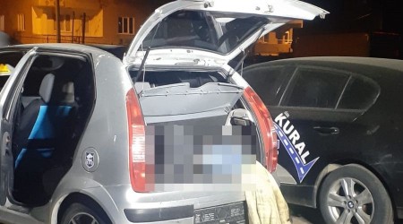 Park halindeki otomobilin bagajnda erkek cesedi bulunmutu, 5 kii gzaltna alnd