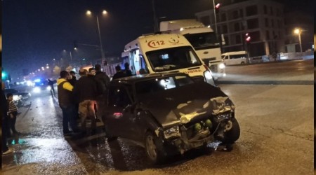 Polis ambulansa binmesi için yaralıya dil döktü