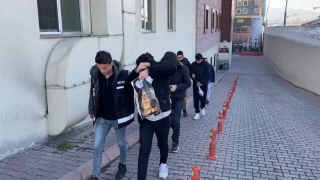 Polis aracına çarpıp pastane kurşunlayan 4 zanlı tutuklandı