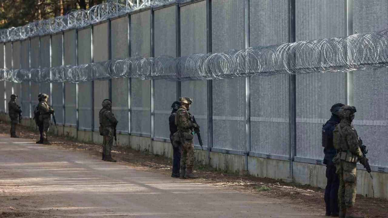 Polonya, Belarus snrna yeni bariyer ina edecek