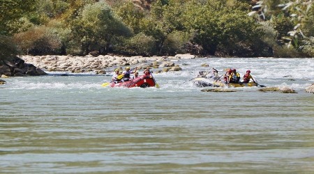 "Rafting heyecan" Zap nehrinde yaanr dedirttiler