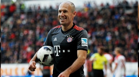 Robben ile temasa getiler