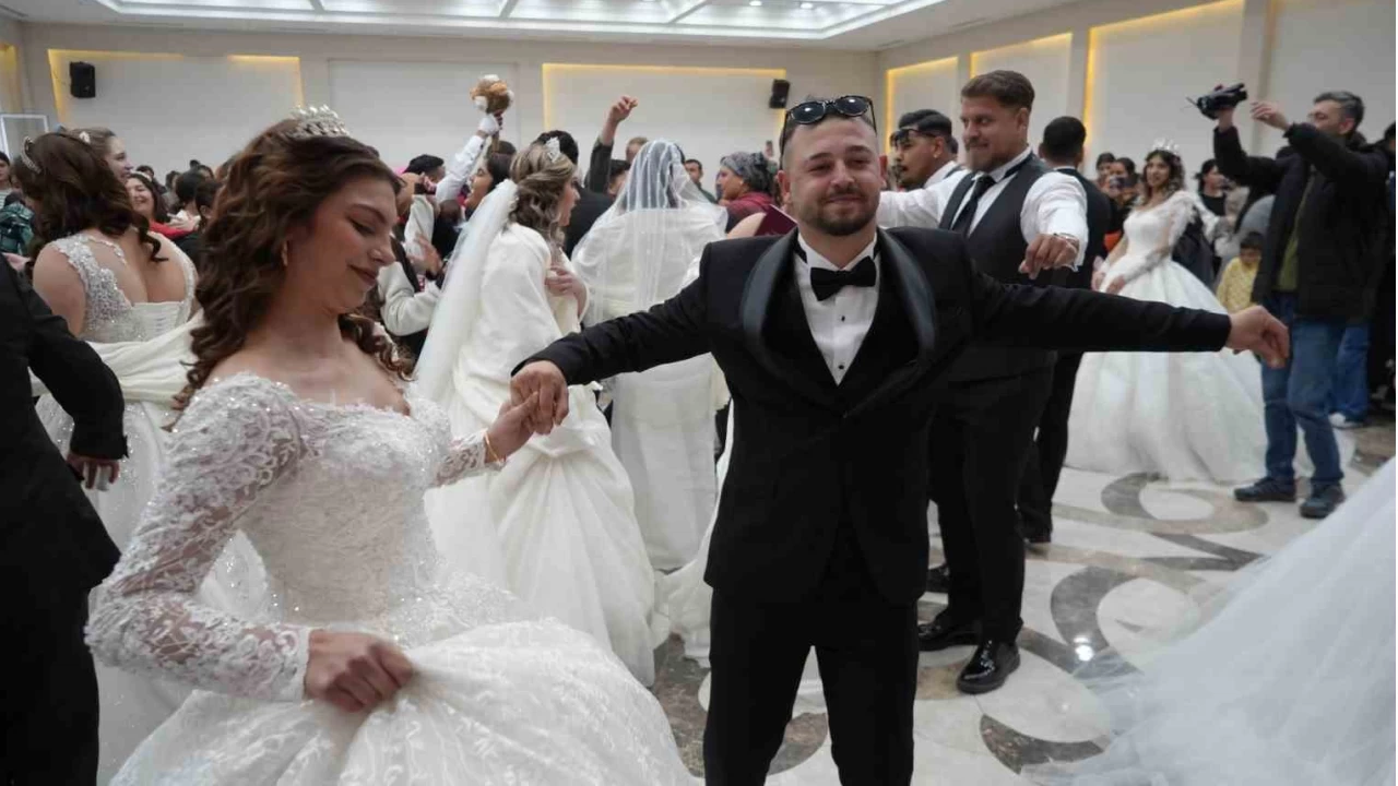 Romanlara toplu d���n