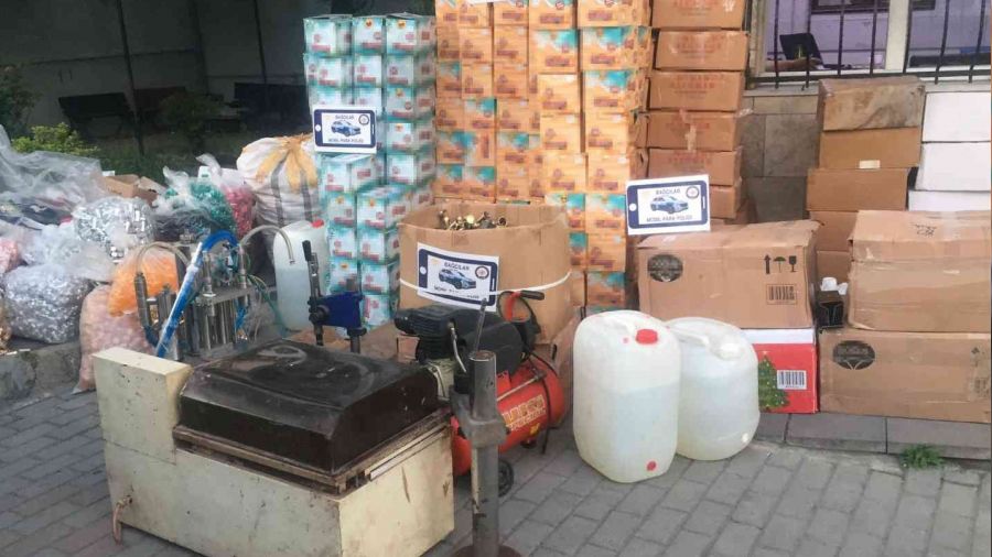 Ruhsatsız imalathanede binlerce şişe sahte parfüm ele geçirildi