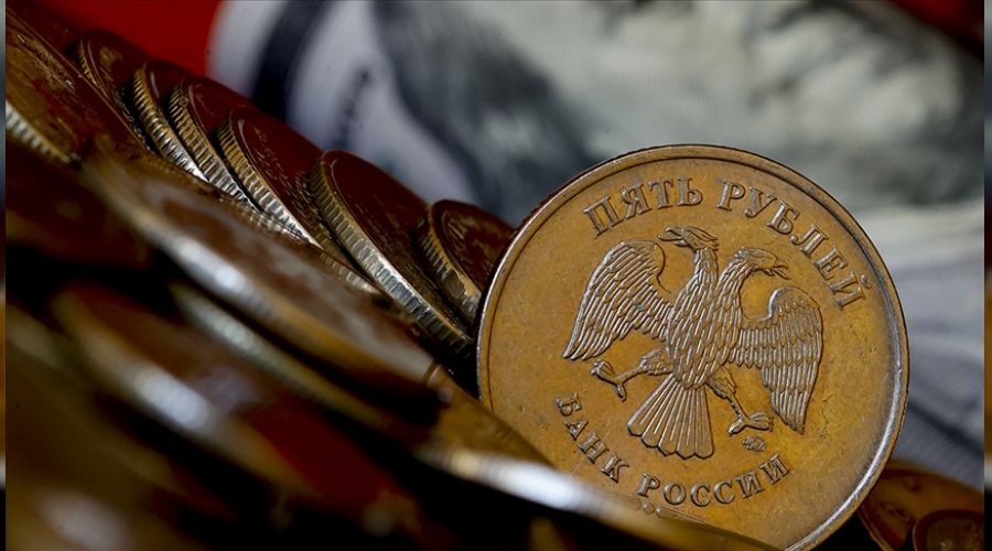  Rus rublesi, dolar kar��s�nda y�kseli�te