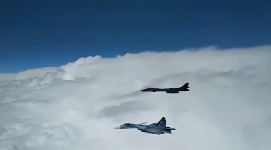 Rus u�aklar� ABD u�aklar�n� uzakla�t�rd�