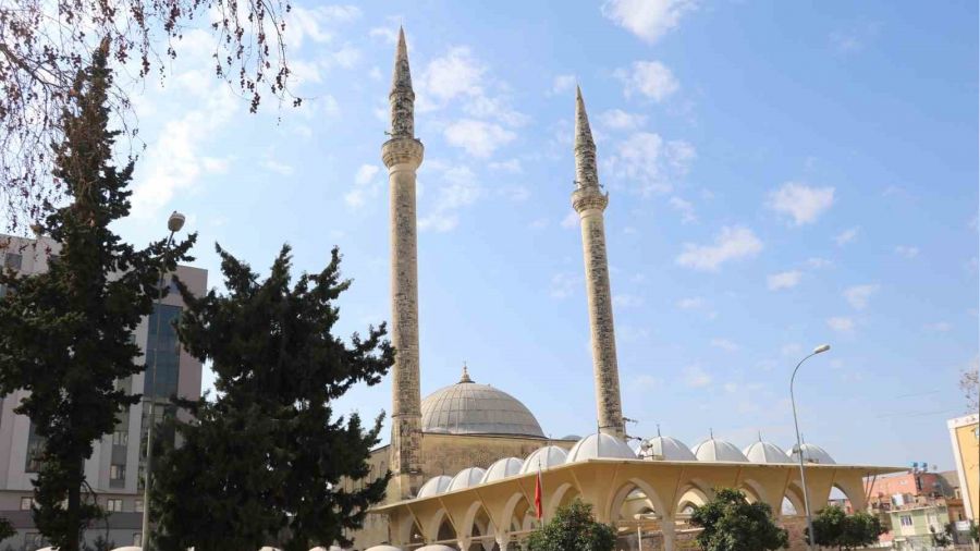Sadece Adana'da 150 cami minaresi a��r hasar ald�