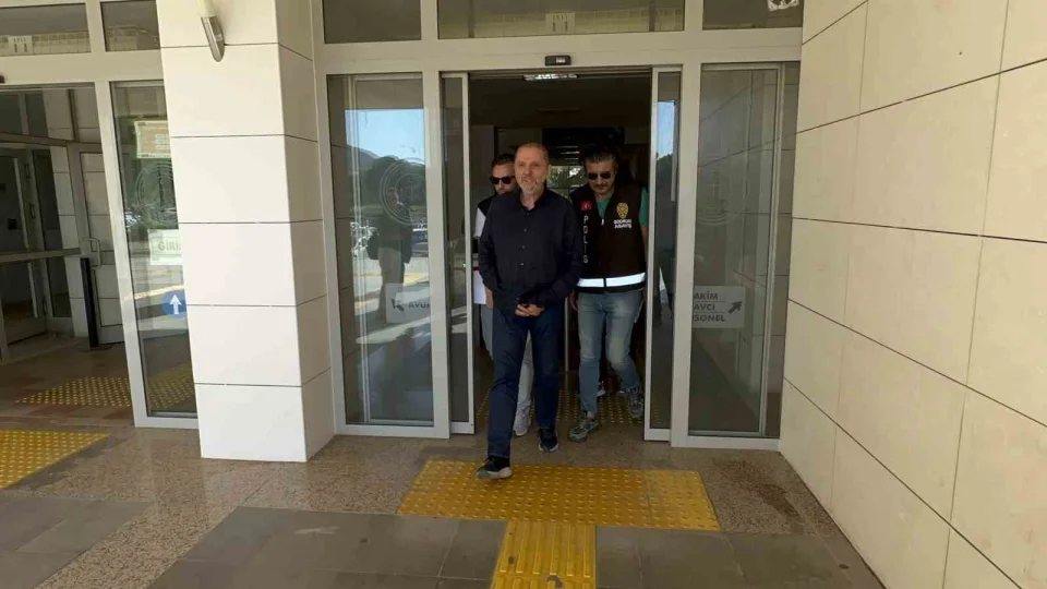 Sadece 'Cumhurba�kan�na hakaret su�undan' ceza ald�