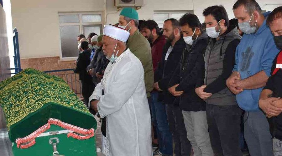 Sal�ncaktan d��erek �len lise ��rencisi g�zya�lar� i�inde topra�a verildi