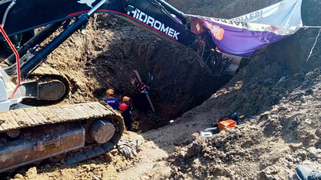 Samsun'da toprak altında kalan 2 kişinin cansız bedenleri çıkarıldı