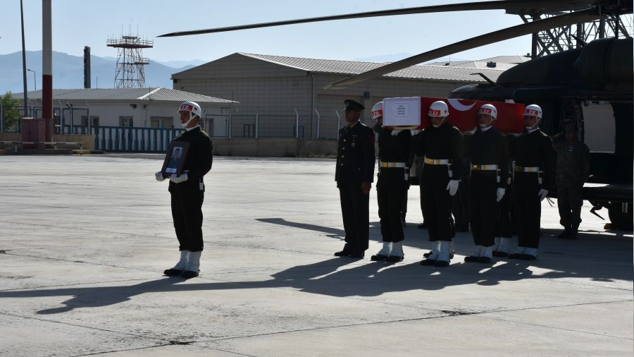 Şehit asker için tören