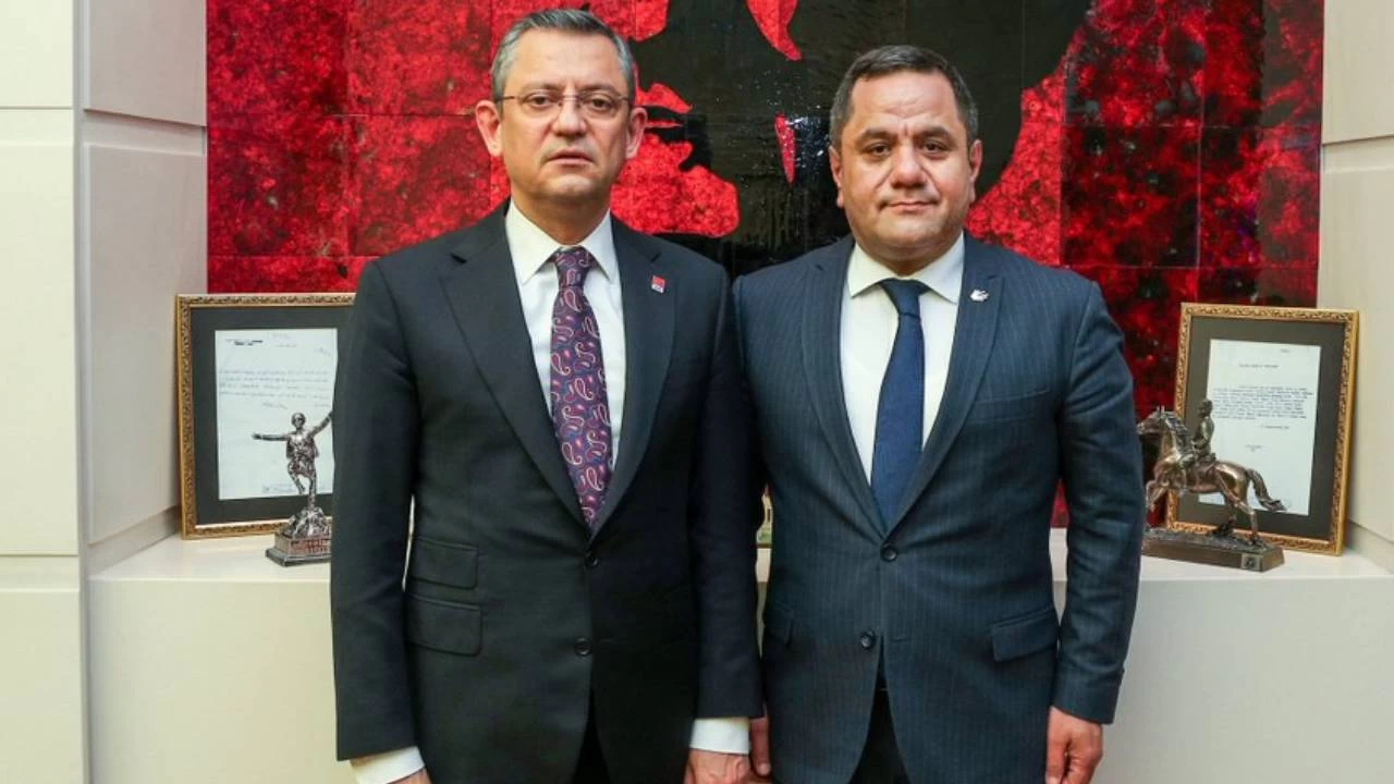 �ehit cenazesinde fenala�an CHP il ba�kan� kurtar�lamad�