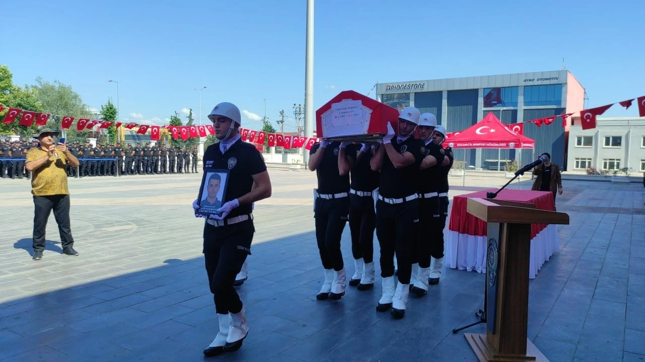 ehit polis iin tren: Annenin feryatlar yrekleri dalad