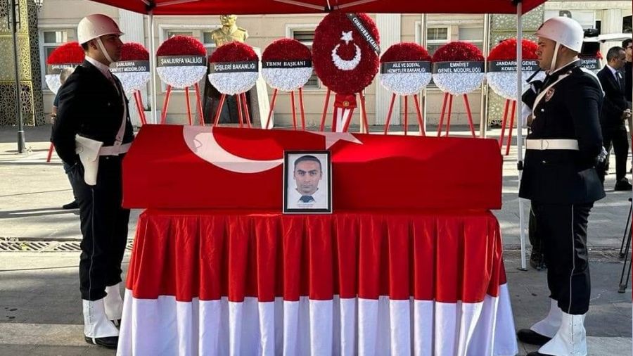 Şehit polis memuru toprağa verildi