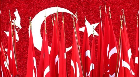 Şehitlerimiz için saygı duruşu