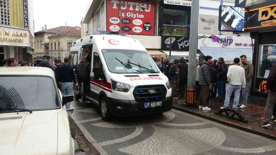 �ehrin en i�lek caddesinde t�fekle rastgele ate� a�t�: 4 yaral�